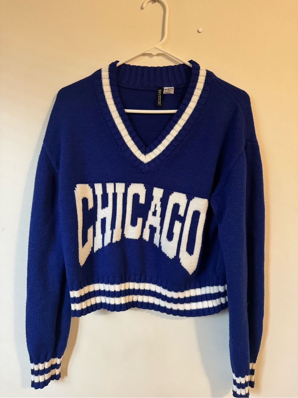 H&M Blue and White V-Neck 'CHICAGO' Sweater
